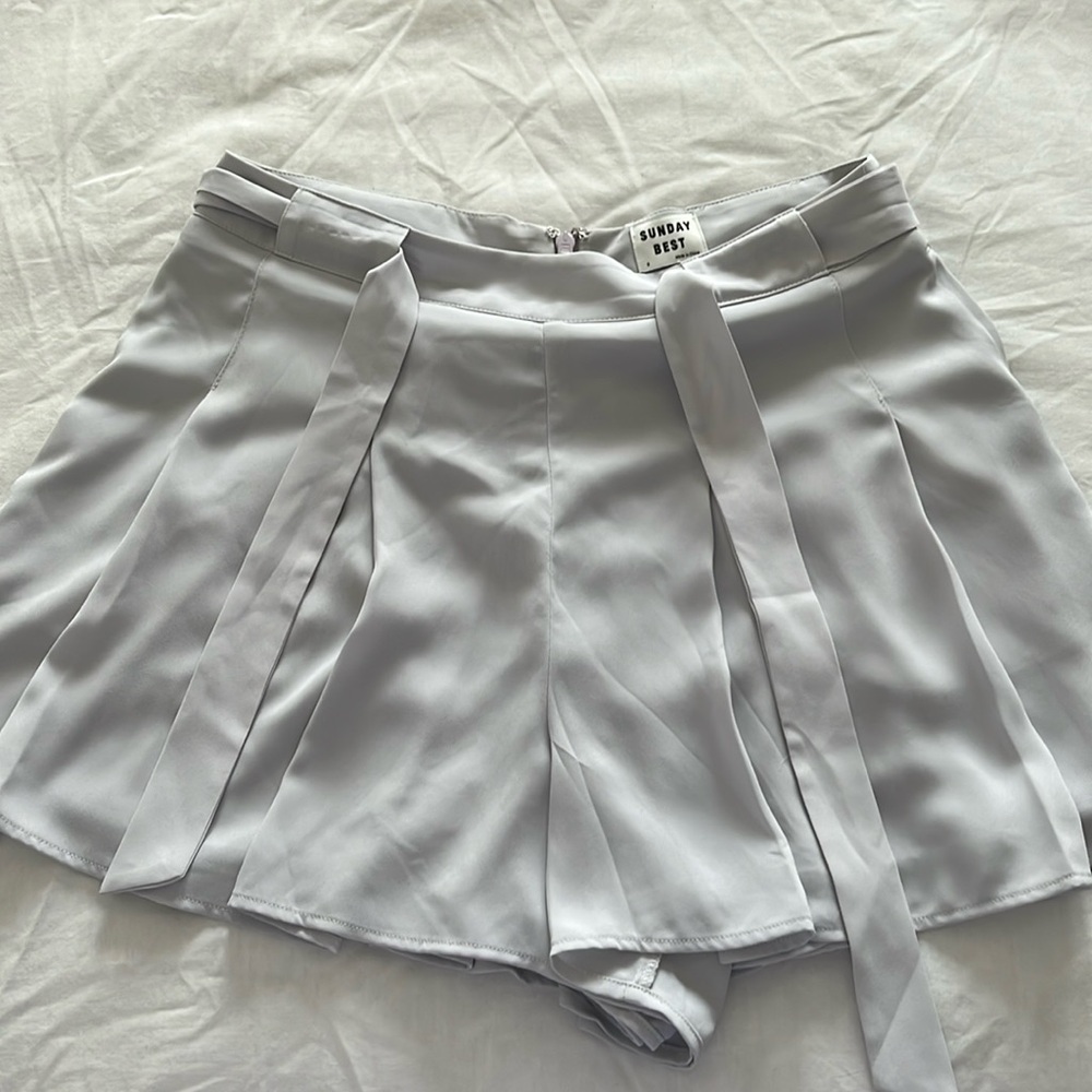 Aritzia Sunday Best flowy tie shorts